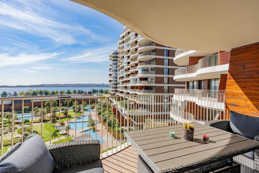 Golden Stones House Sea And Lake View Istanbul Exteriör bild