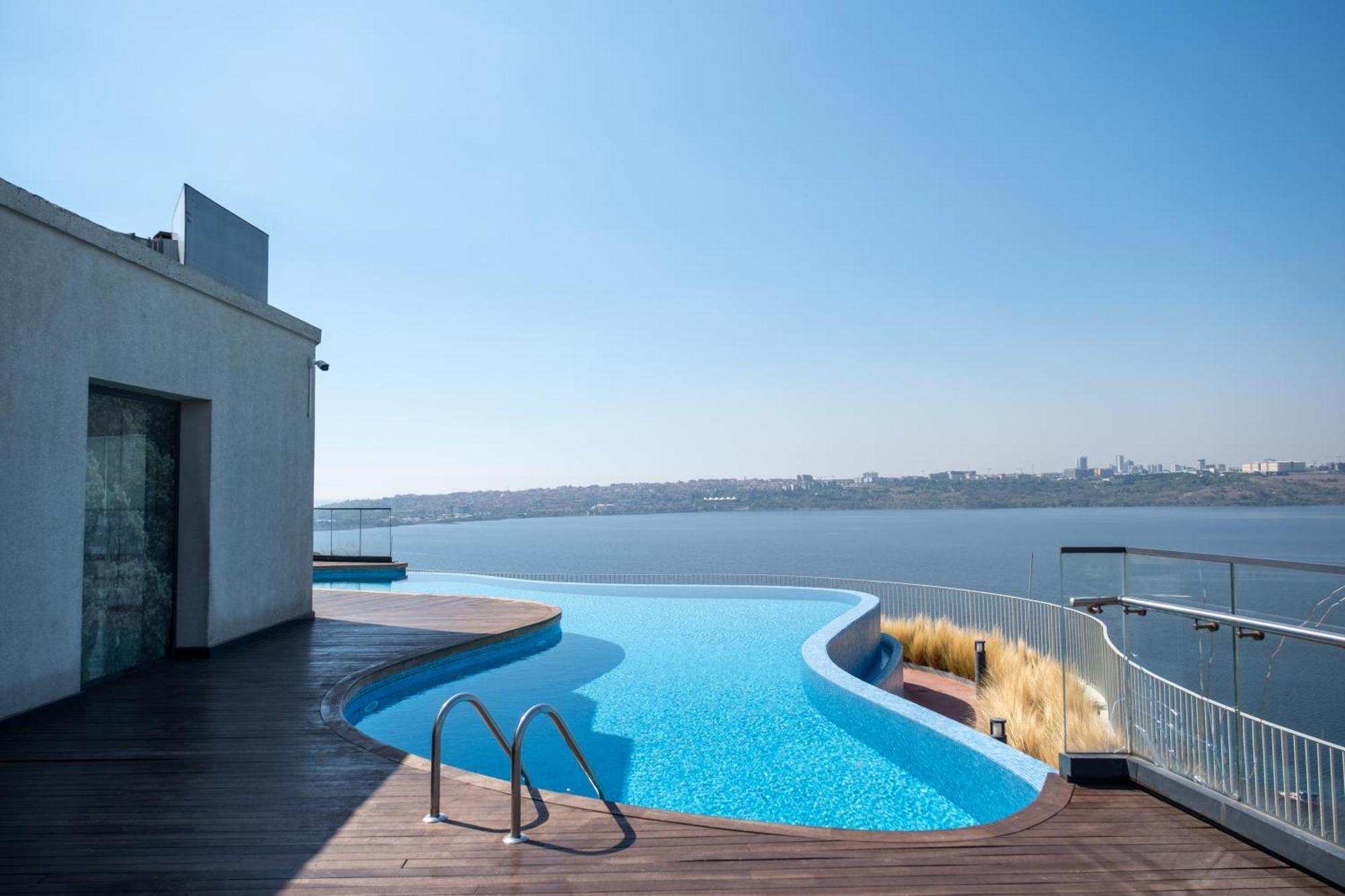 Golden Stones House Sea And Lake View Istanbul Exteriör bild